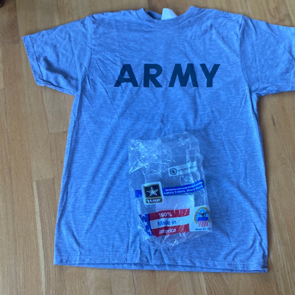 Army gray T-shirt size medium new in bag